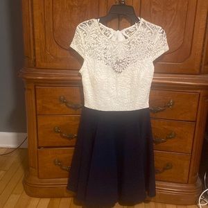 7/8 Navy & blue white with lace top with built in pads.